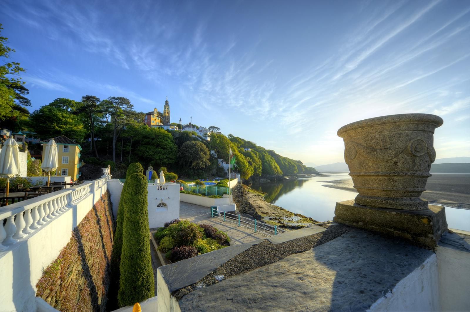 Ar antur ym Mhortmeirion